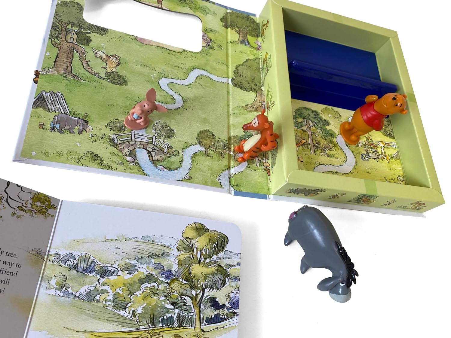 Phidal - Winnie de Poeh Tattle Tales figuur speelgoed Engels activiteit- en verhaalboek