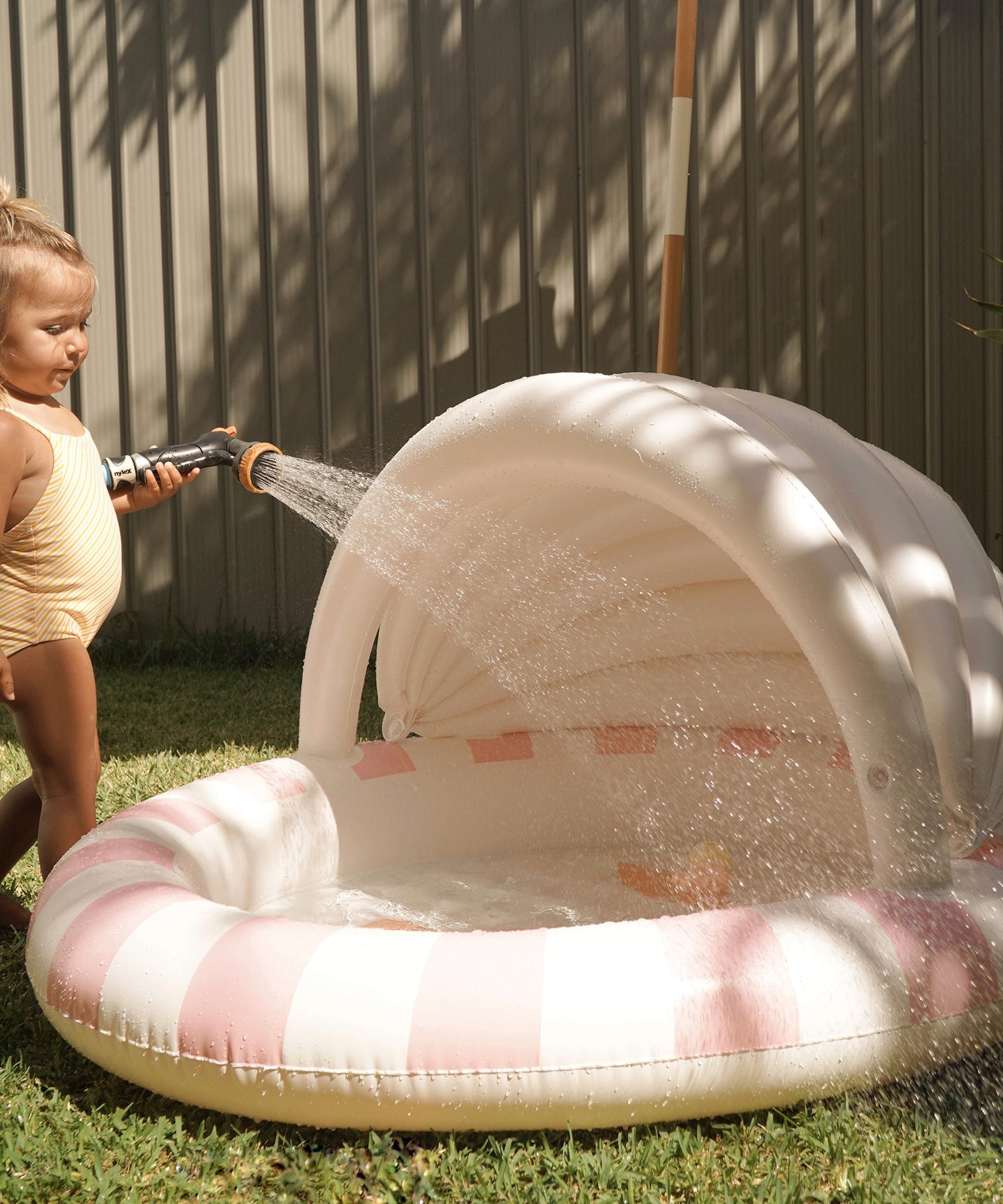 Sunnylife - Suikerspin Kinderzwembad met Zonnescherm