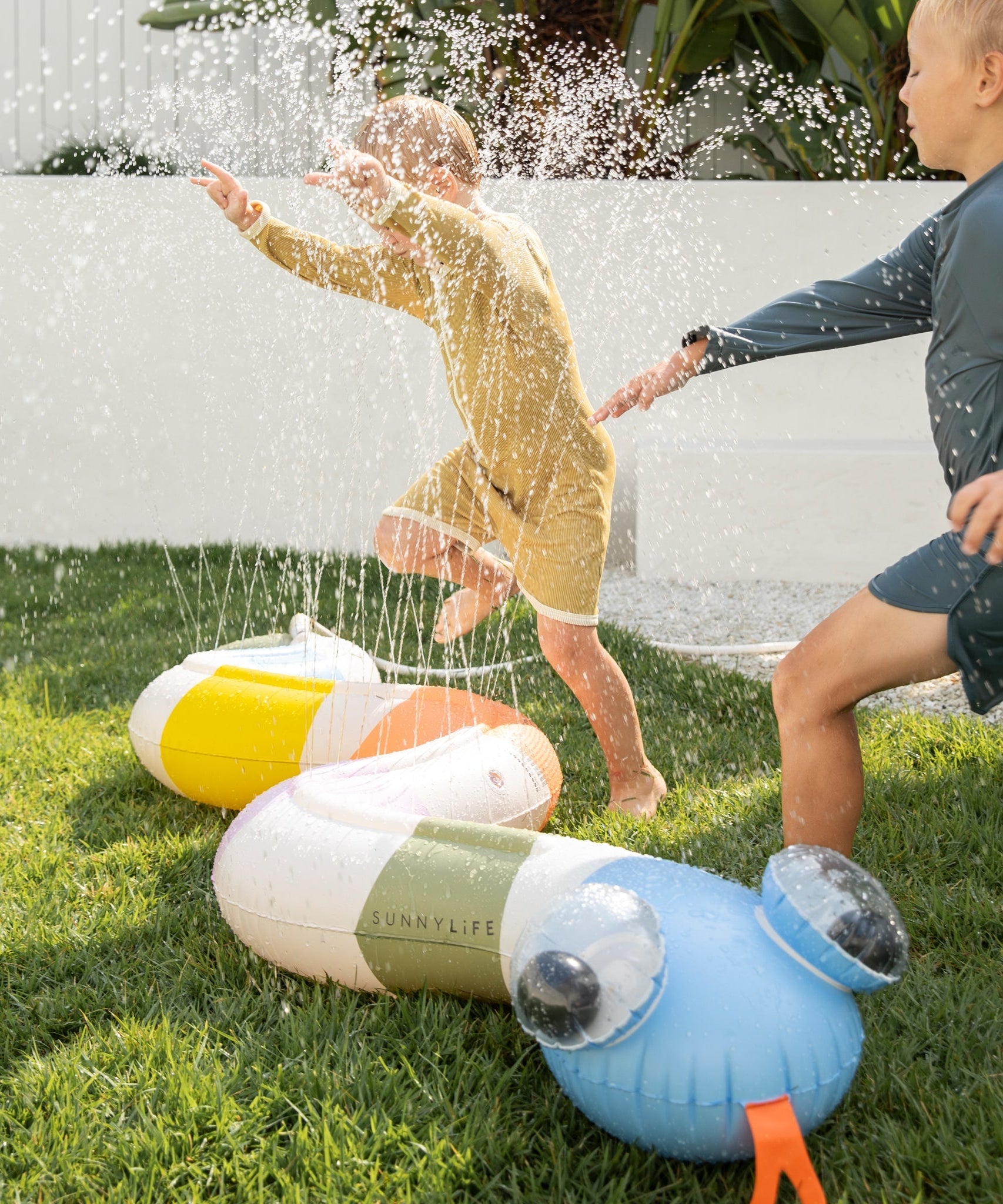 Sunnylife - Wild Multi Water Spuit Opblaasbaar Tuinspel