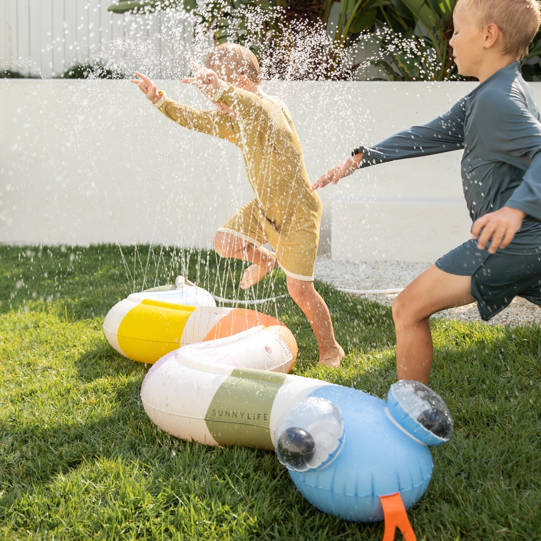 Sunnylife - Wild Multi Water Spuit Opblaasbaar Tuinspel