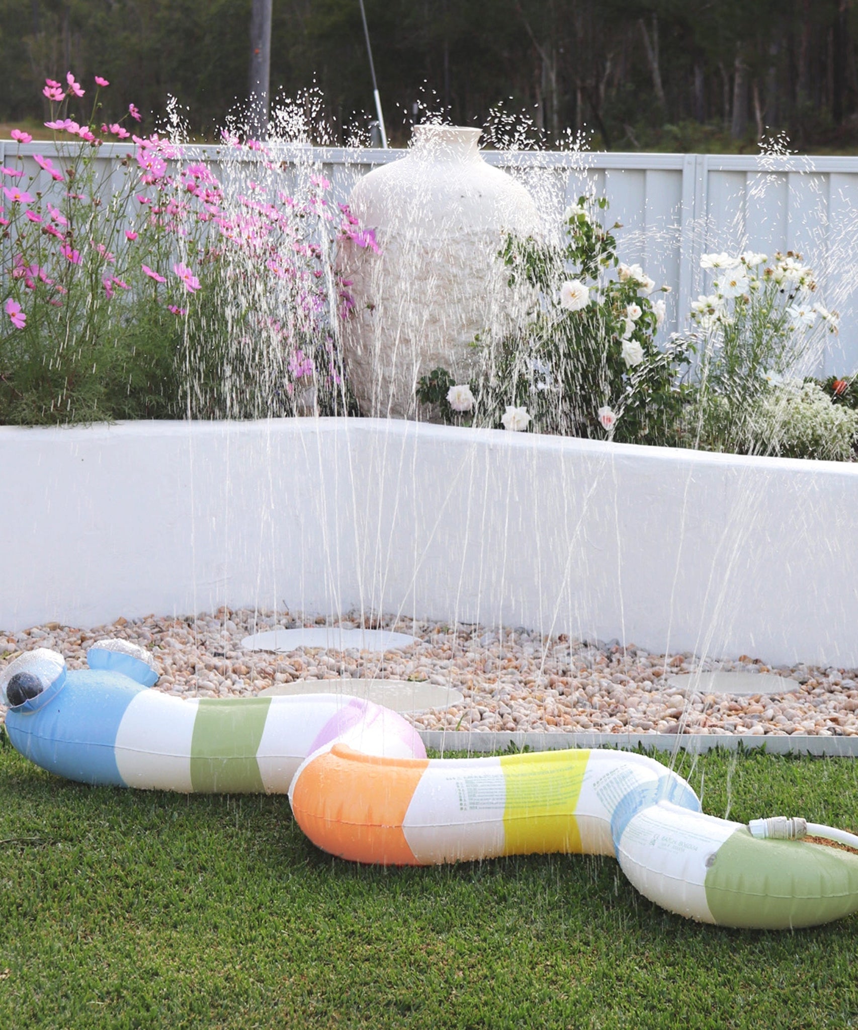 Sunnylife - Wild Multi Water Spuit Opblaasbaar Tuinspel